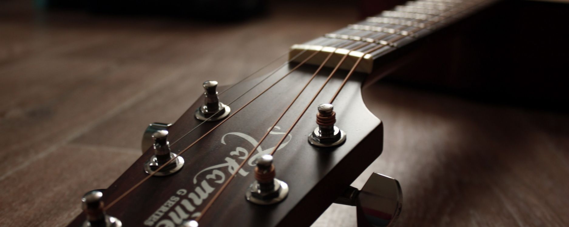 Guitarra, Instrumento de Cuerda, Instrumento Musical, Instrumentos de Cuerda Pulsada, Bass Guitar. Wallpaper in 2560x1024 Resolution