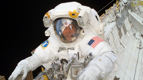 Image man in white and yellow suit