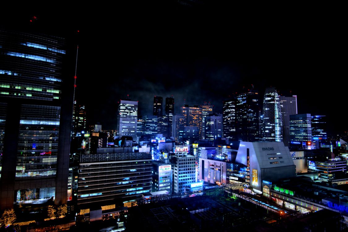 Horizon de la Ville Pendant la Nuit. Wallpaper in 7346x4896 Resolution
