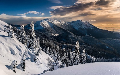 Image snow covered mountain under cloudy sky during daytime