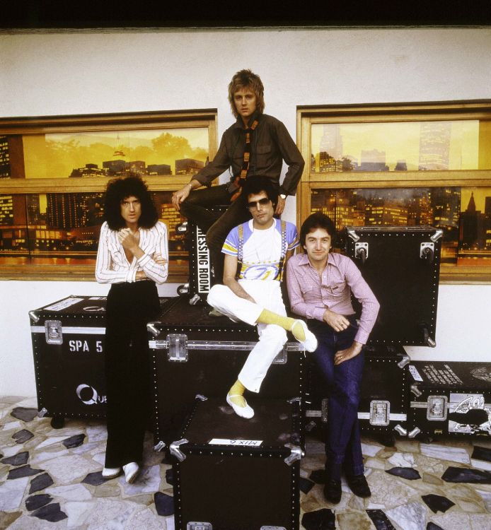 Freddie Mercury, Brian May, Queen, John Deacon. Wallpaper in 2756x2976 Resolution