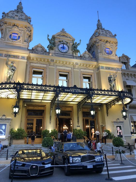 Monte Carlo Casino, Stoßstange, Tür, Kapuze, Klassische Architektur. Wallpaper in 1536x2048 Resolution