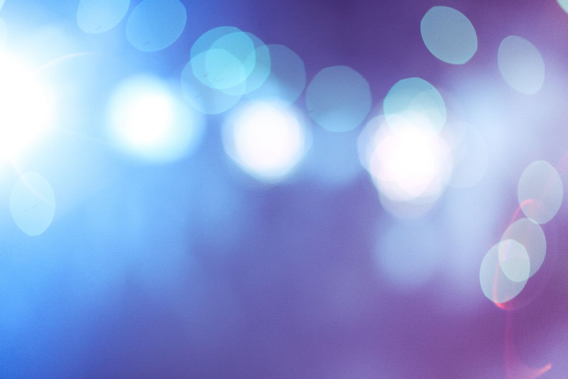 Lumières Bokeh Violettes et Blanches. Wallpaper in 5760x3840 Resolution