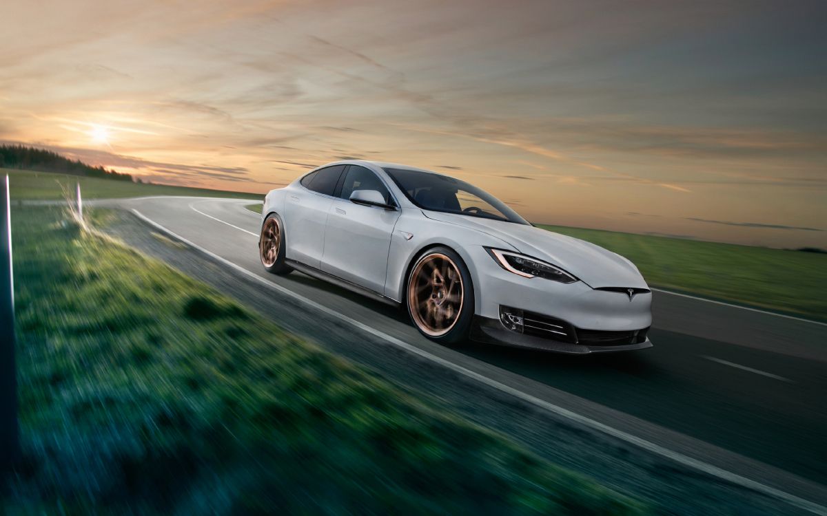 Cupé Blanco en la Carretera Durante el Día. Wallpaper in 3840x2400 Resolution