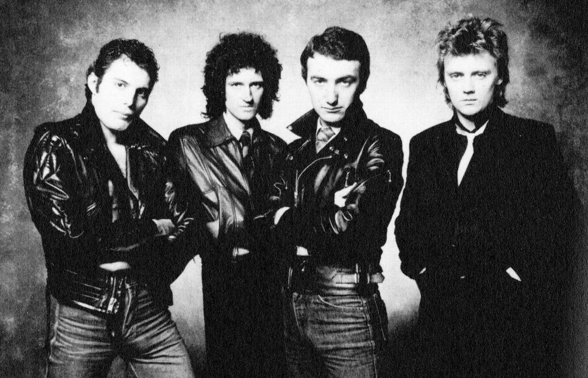 John Deacon, Freddie Mercury, Queen, Brian May, Monochrome. Wallpaper in 2048x1317 Resolution