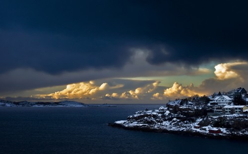 Image white clouds over the sea