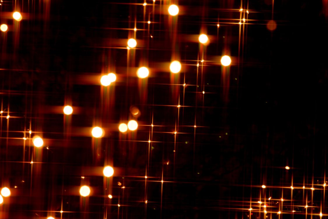 Luces de Cadena Naranja Sobre Fondo Negro. Wallpaper in 3072x2048 Resolution