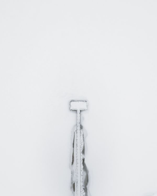 Pipe en Métal Argenté et Noir. Wallpaper in 2874x3592 Resolution