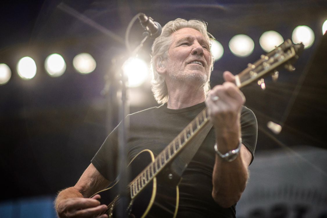 Musik Künstler, Roger Waters, Bass, Akustikgitarre, Pink Floyd. Wallpaper in 2048x1363 Resolution