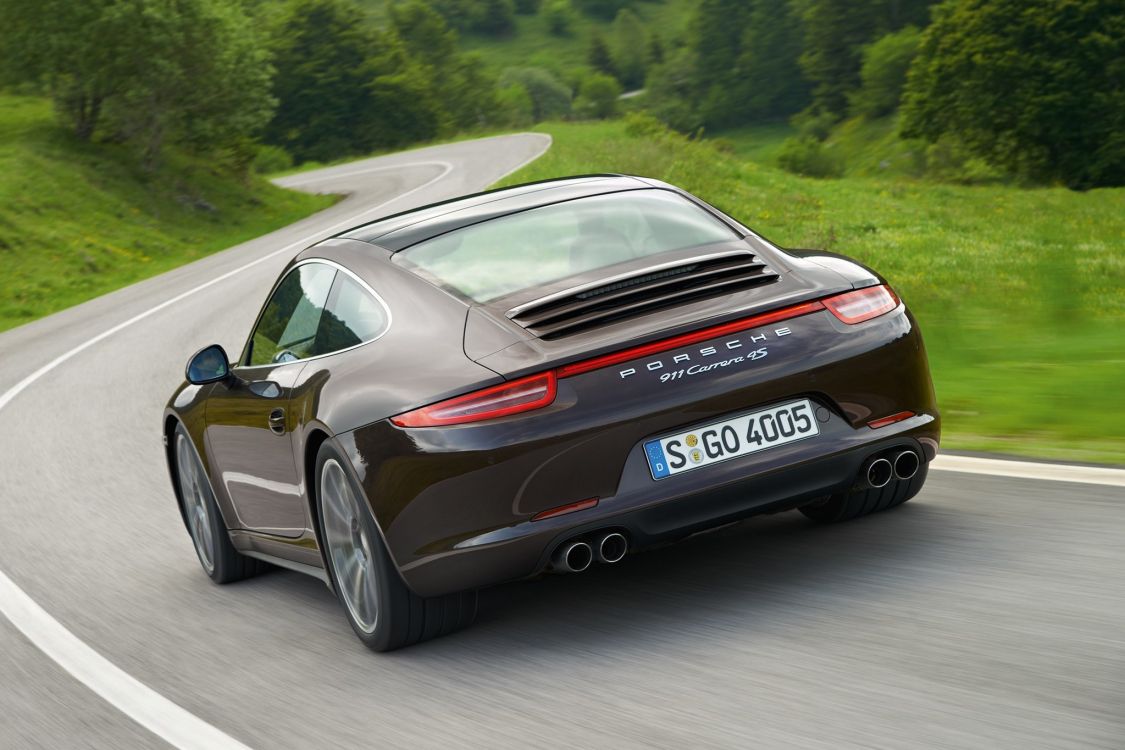 Schwarz-roter Bmw m 3 Tagsüber Unterwegs. Wallpaper in 2048x1365 Resolution