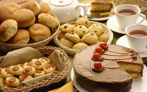 Image brown cookies on white round tray