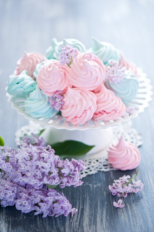 Image pink and white floral cake