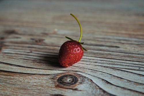 Image red strawberry on brown wooden table