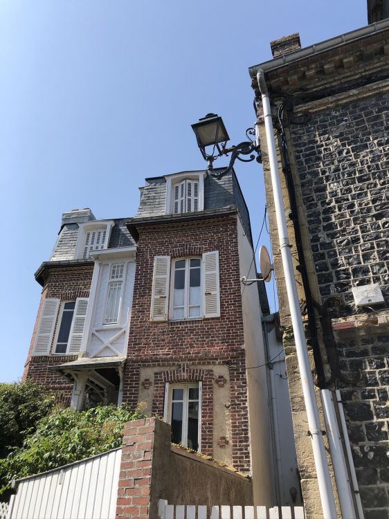 Haus, Treppe, Wand, Street Light, Fassade. Wallpaper in 1536x2048 Resolution