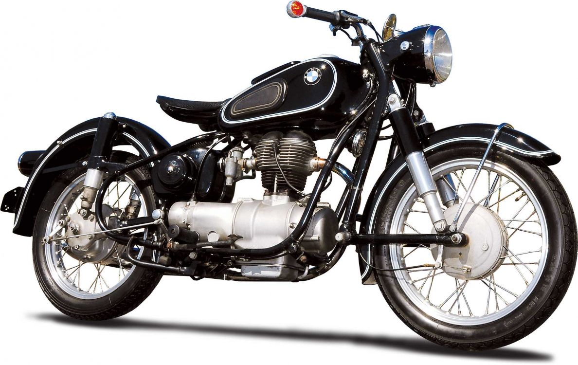 Moto Cruiser Noir et Argent. Wallpaper in 2437x1538 Resolution