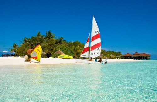 Image red white and blue sail boat on sea shore during daytime