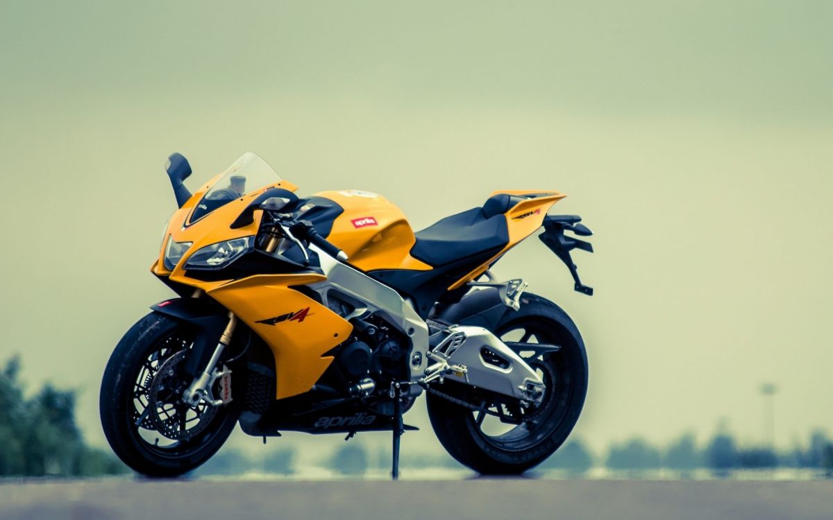 Orange and Black Sports Bike. Wallpaper in 2560x1600 Resolution