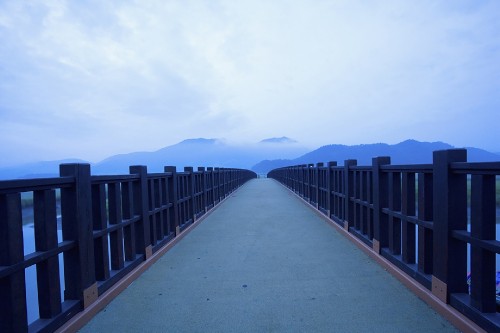 Image gray concrete bridge over the sea during daytime