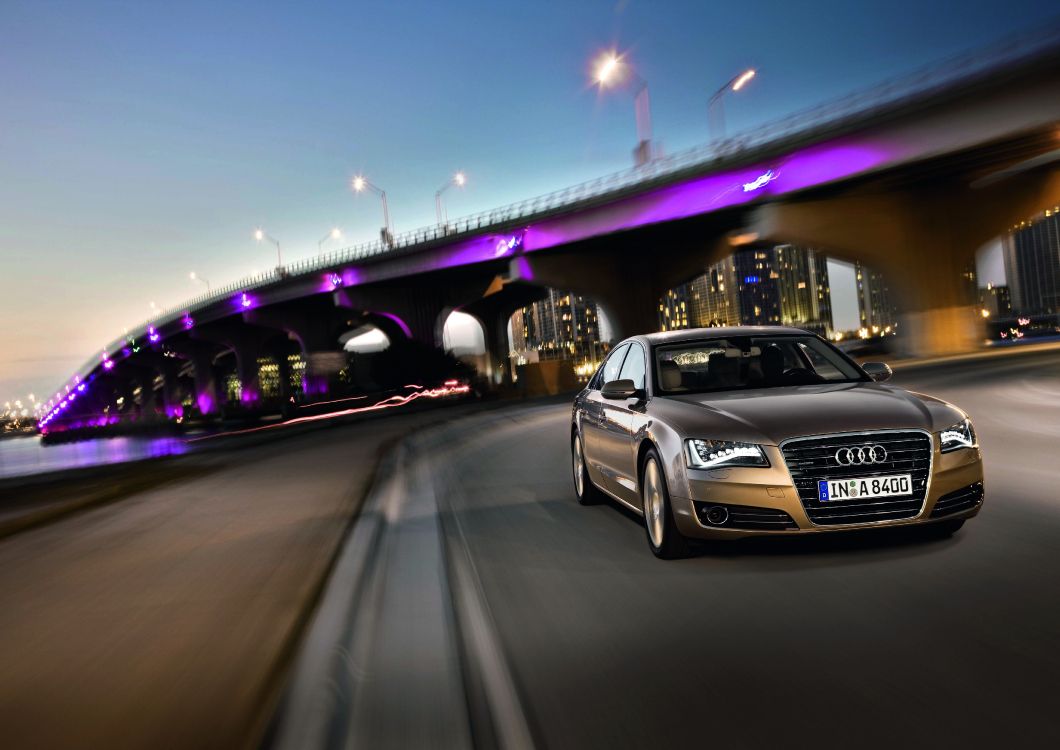 Audi r 8 Blanco en la Carretera Durante la Noche. Wallpaper in 4961x3508 Resolution