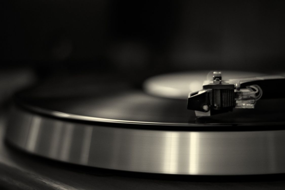 Jazz, Monocromo, Cantante, de Cerca, en Blanco y Negro. Wallpaper in 1920x1280 Resolution