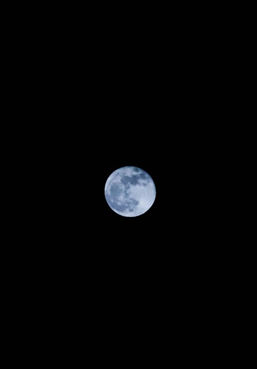 Pleine Lune Dans le Ciel. Wallpaper in 2611x3740 Resolution