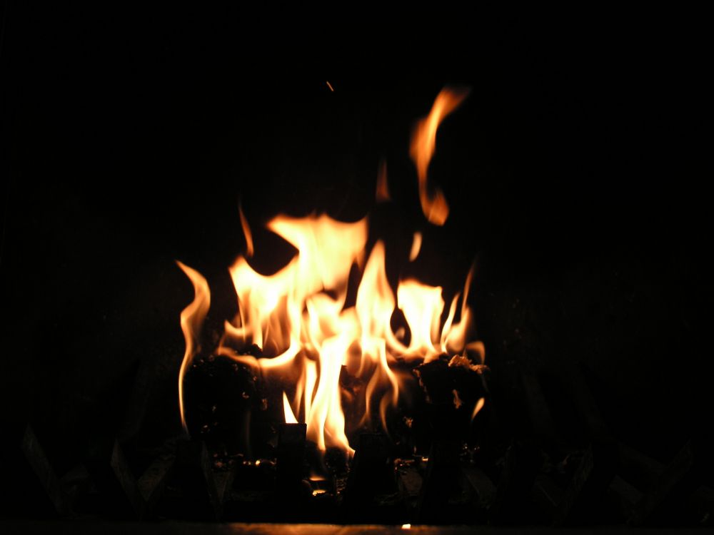 Fuego Ardiente en la Oscuridad. Wallpaper in 2560x1920 Resolution