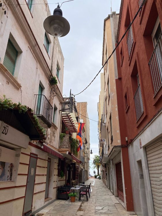 Ruelle, Route, Ville, Fenêtre, Quartier. Wallpaper in 3024x4032 Resolution