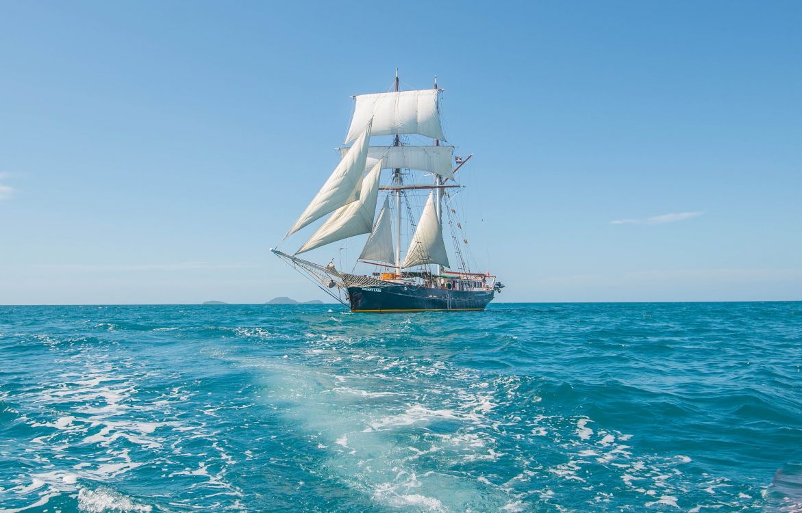 Brown and White Sail Boat on Sea During Daytime. Wallpaper in 3431x2197 Resolution