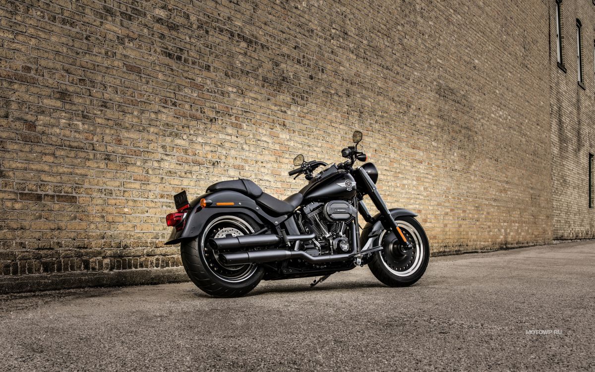 Moto Cruiser Noir et Argent. Wallpaper in 2560x1600 Resolution