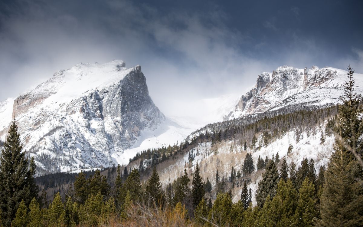 Montaña, Pico Hallett, Alpes, Moraine Lake, Naturaleza. Wallpaper in 5120x3200 Resolution