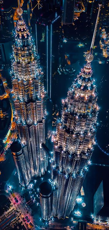 Stadtlandschaften, Weihnachtsbeleuchtung, Majorelle-blau, Gebäude, Licht. Wallpaper in 1421x3000 Resolution