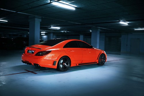 Image orange ferrari 458 italia parked in building