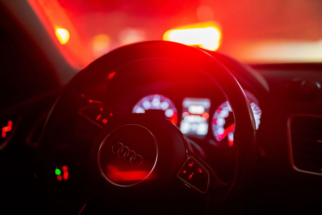 Rotes Und Schwarzes Jeep-Lenkrad. Wallpaper in 7952x5304 Resolution