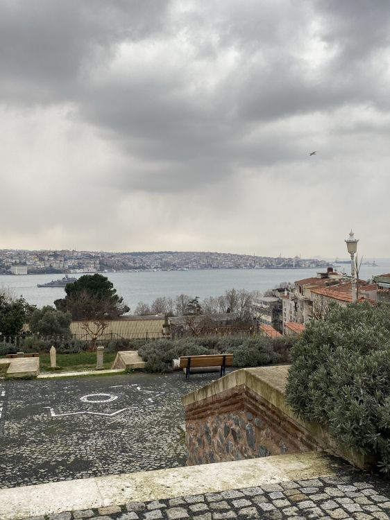 Agua, Edificio, la Luz de Calle. Wallpaper in 1536x2048 Resolution