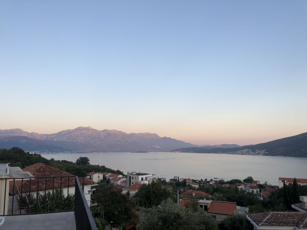 Eau, Immobilier, Les Reliefs Montagneux, Highland, Colline. Wallpaper in 2048x1536 Resolution