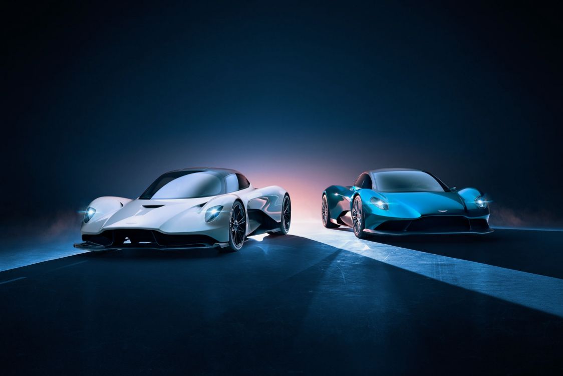 Voiture de Sport Blanche et Noire. Wallpaper in 1920x1281 Resolution