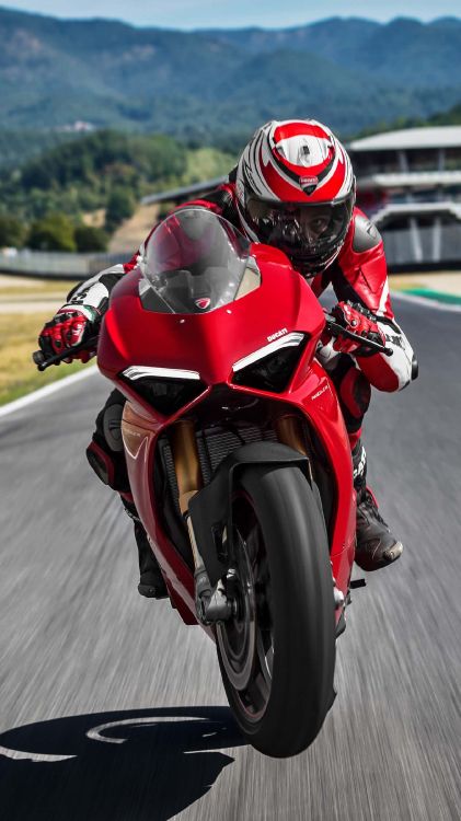 Ducati Panigale V4, Ducati, Moteur V4, Ducati 959, Ducati 1199. Wallpaper in 1350x2400 Resolution