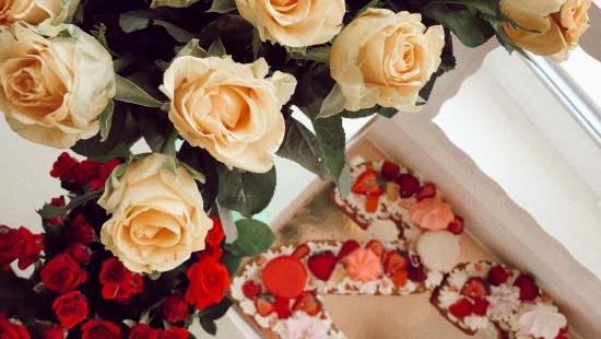 Image flower bouquet, floral design, garden roses, cut flowers, artificial flower