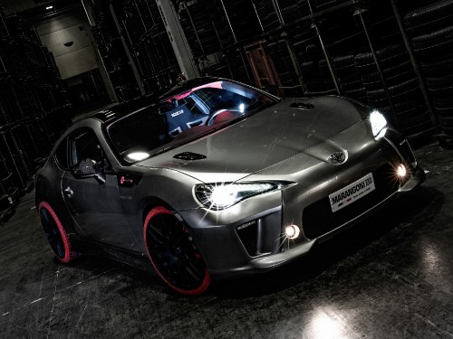 Image black porsche 911 parked in garage