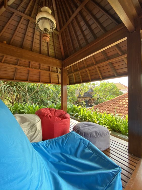 房地产, 屋顶, 木, 天花板, 和阴影的色彩 壁纸 1536x2048 允许