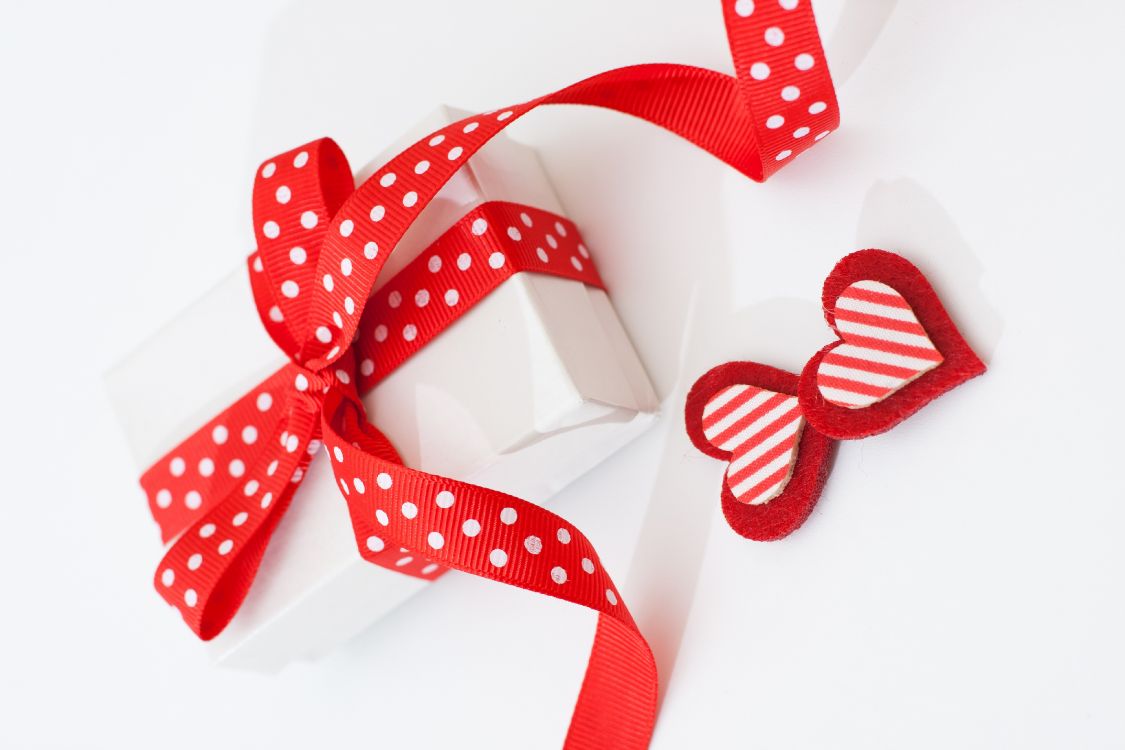 le Jour de Valentines, Ruban, Red, Accessoire de Mode, Nœud Papillon. Wallpaper in 3888x2592 Resolution
