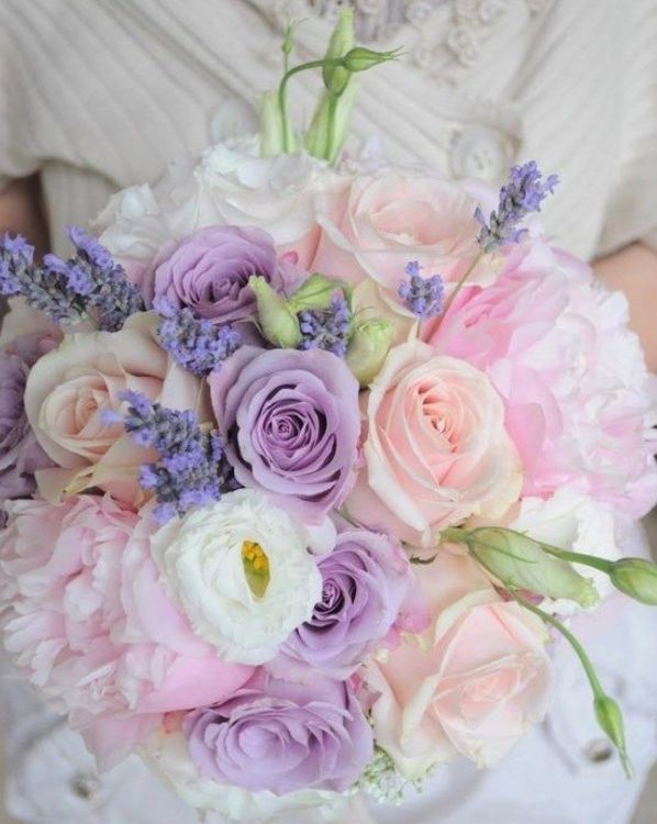 Rosa Und Weißer Rosenstrauß. Wallpaper in 1597x2000 Resolution