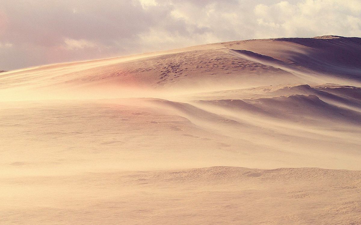 Tagsüber Weißer Sand Unter Blauem Himmel. Wallpaper in 3840x2400 Resolution