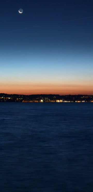 Image body of water near mountain during sunset