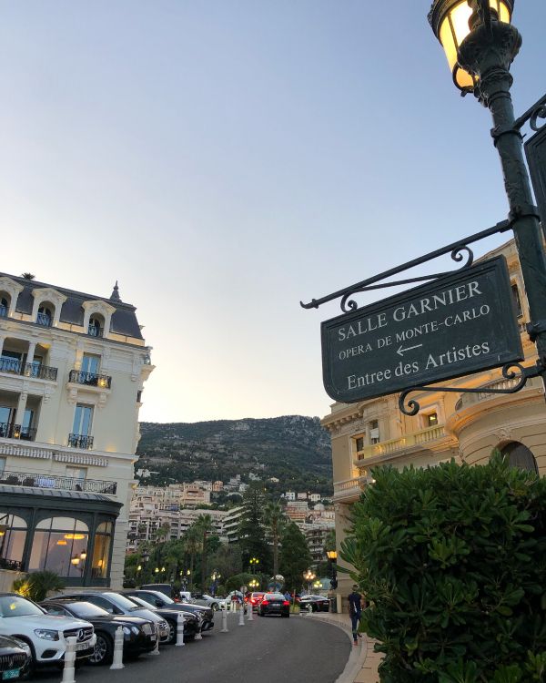 Stadt, Road, Nachbarschaft, Street, Fahrbahn. Wallpaper in 3024x3780 Resolution