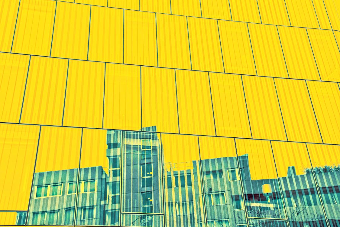 Gelb-graues Hochhaus. Wallpaper in 6000x4000 Resolution