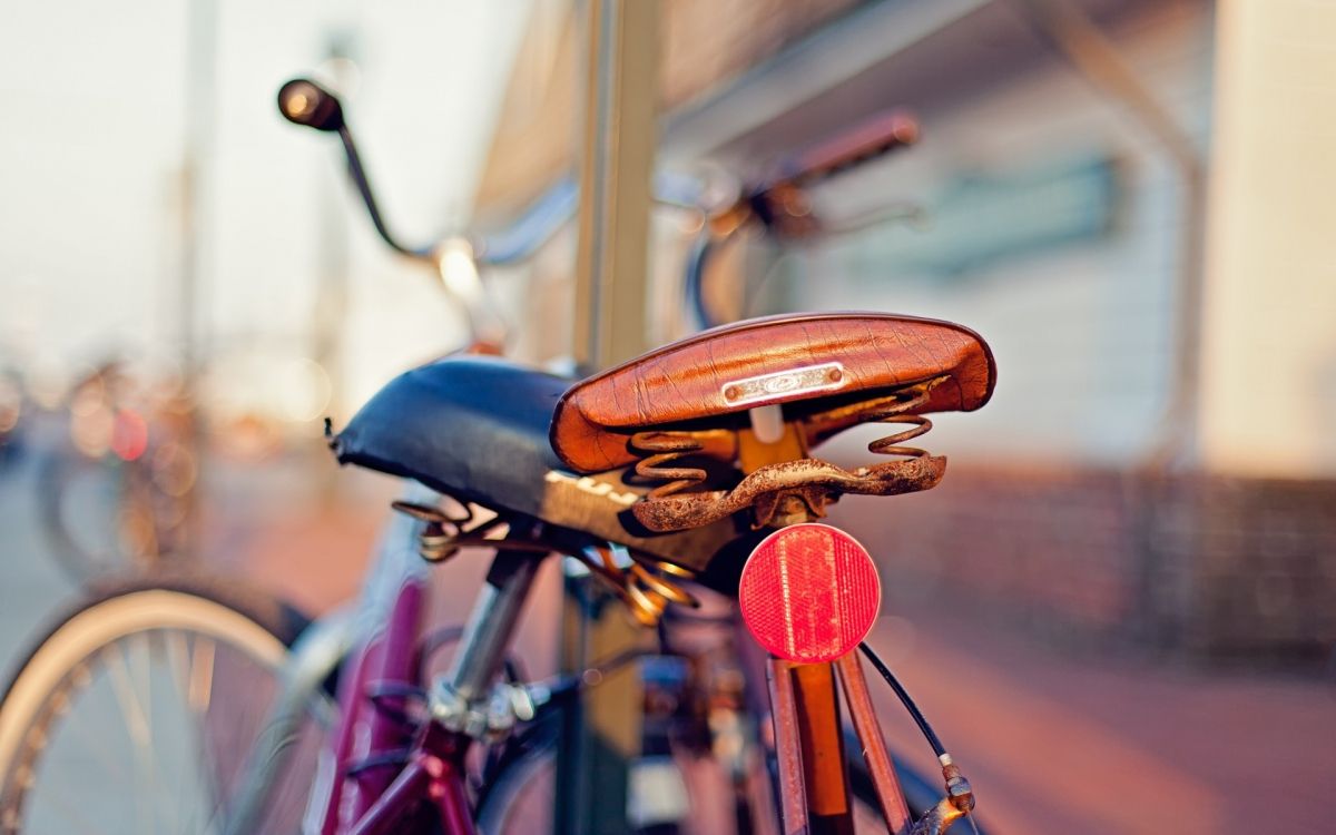 Asiento de Bicicleta Marrón y Rojo. Wallpaper in 1920x1200 Resolution