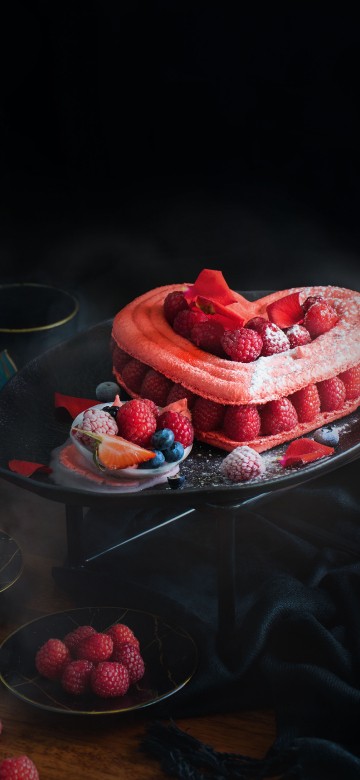 Image red and white heart shaped cake on tray