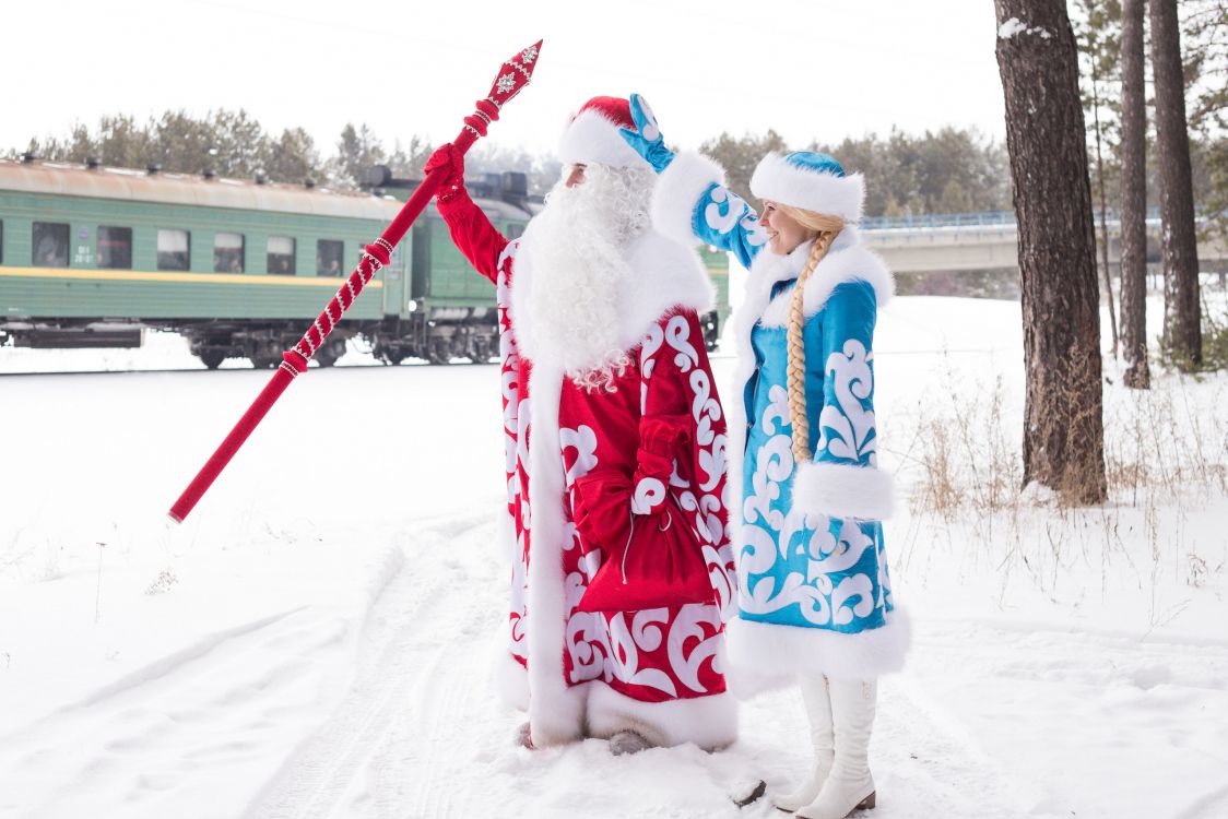 Hiver, Ded Moroz, Snegourotchka, Santa Claus, Le Jour De Noël. Wallpaper in 2560x1707 Resolution