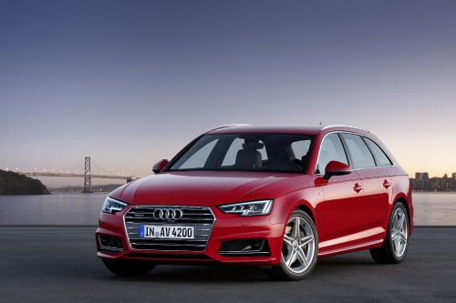 Image red audi a 4 on a foggy day